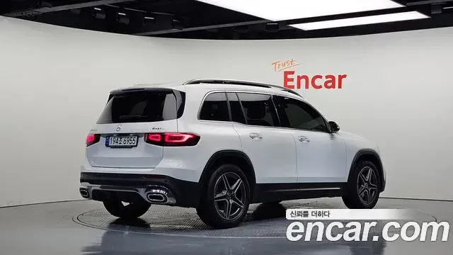Mercedes-Benz GLB-Class 2021 — Фото 2/20