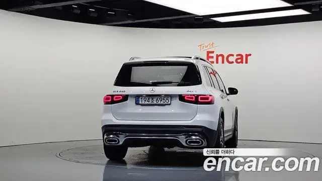 Mercedes-Benz GLB-Class 2021 — Фото 4/20