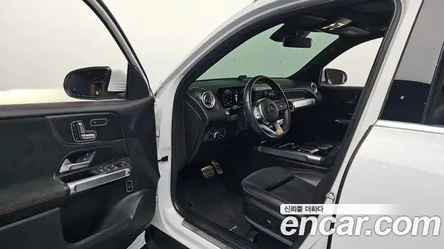 Mercedes-Benz GLB-Class 2021 — Фото 10/20