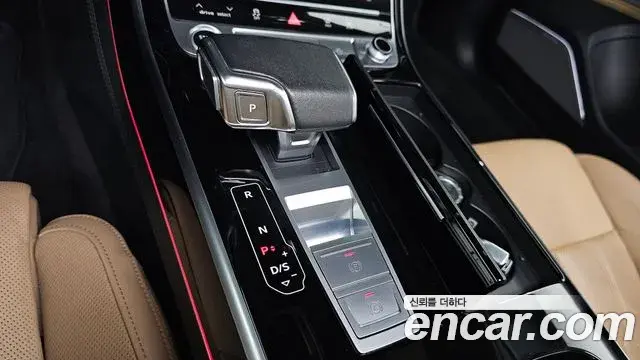 Audi A8 2021 — Фото 9/20