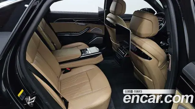 Audi A8 2021 — Фото 12/20
