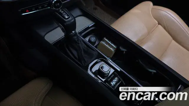 Volvo XC60 2018 — Фото 9/20
