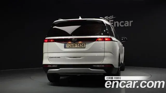 Kia Carnival 2021 — Фото 4/20