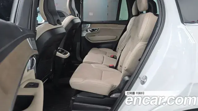 Volvo XC90 2025 — Фото 12/20