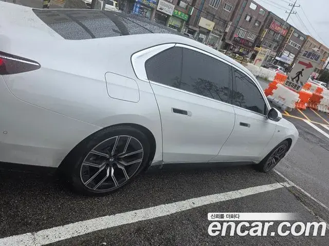 BMW 7 Series 2023 — Фото 1/10