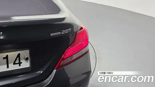 Genesis G70 2018 — ფოტო 30/34
