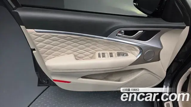 Genesis G70 2018 — ფოტო 32/34