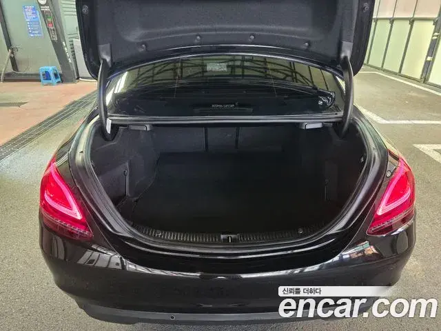 Mercedes-Benz C-Class 2019 — Фото 16/18