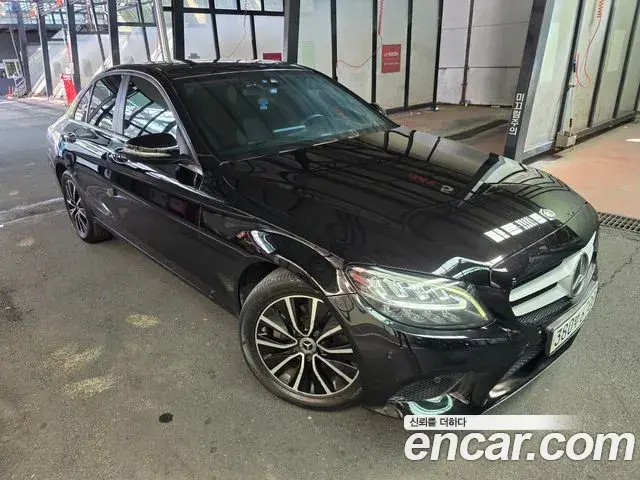 Mercedes-Benz C-Class 2019 — Фото 17/18
