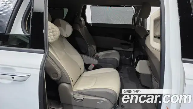 Kia Carnival 2023 — Фото 12/20
