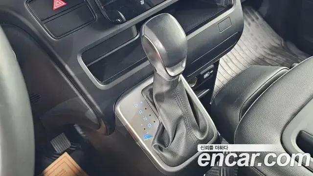 Hyundai Staria 2022 — Фото 9/20