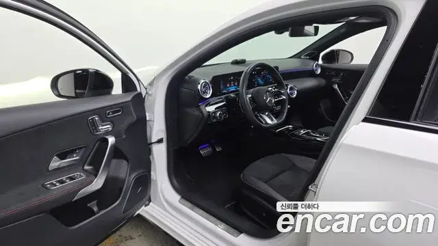 Mercedes-Benz A-Class 2025 — Фото 10/20