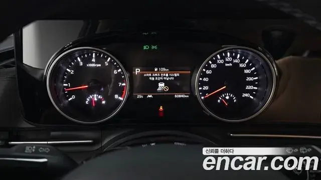 Kia Carnival 2022 — Фото 8/20