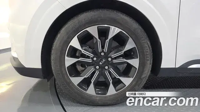 Kia Carnival 2021 — Фото 5/20