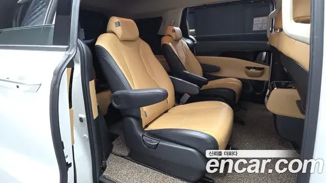 Kia Carnival 2021 — Фото 11/20