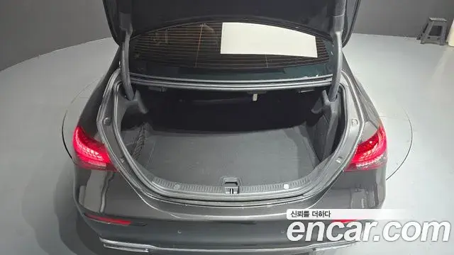 Mercedes-Benz E-Class 2021 — Фото 16/20