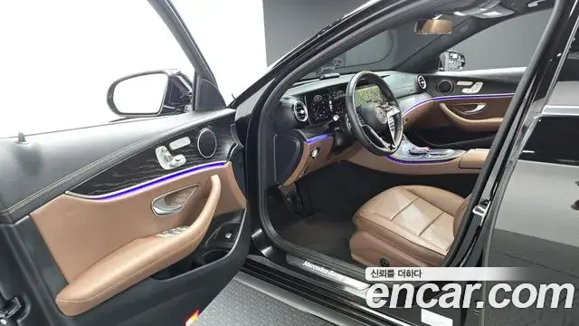 Mercedes-Benz E-Class 2023 — Фото 9/20