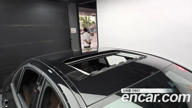 Mercedes-Benz E-Class 2023 — Фото 19/20