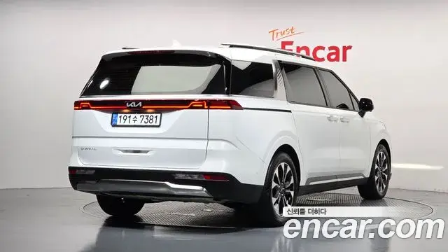 Kia Carnival 2023 — Фото 1/20
