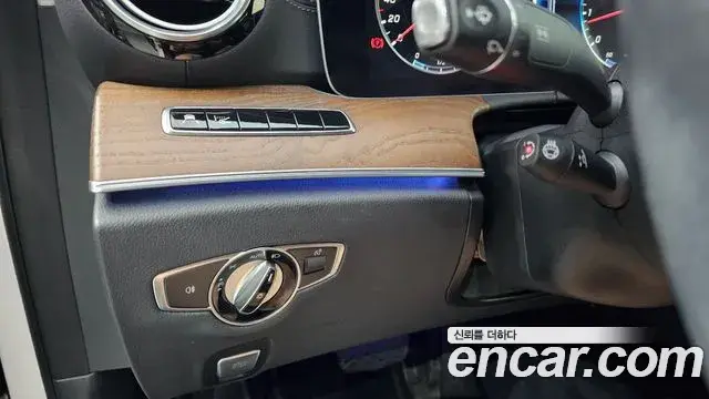 Mercedes-Benz E-Class 2018 — Фото 17/20