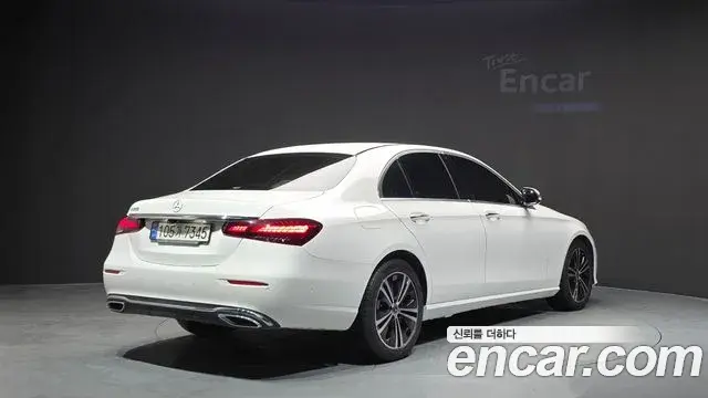 Mercedes-Benz E-Class 2021 — Фото 1/20