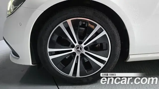 Mercedes-Benz E-Class 2021 — Фото 4/20