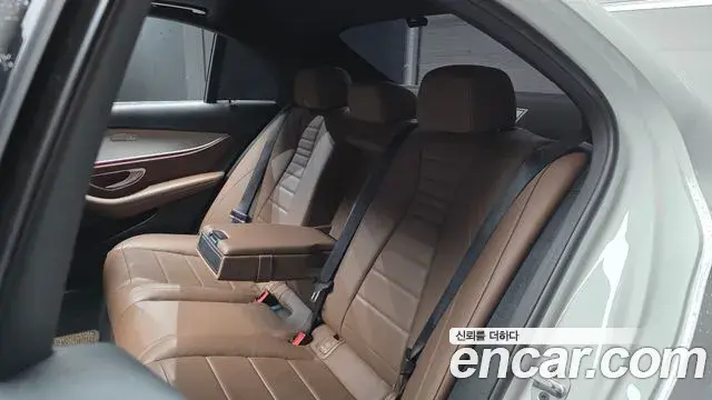Mercedes-Benz E-Class 2021 — Фото 12/20