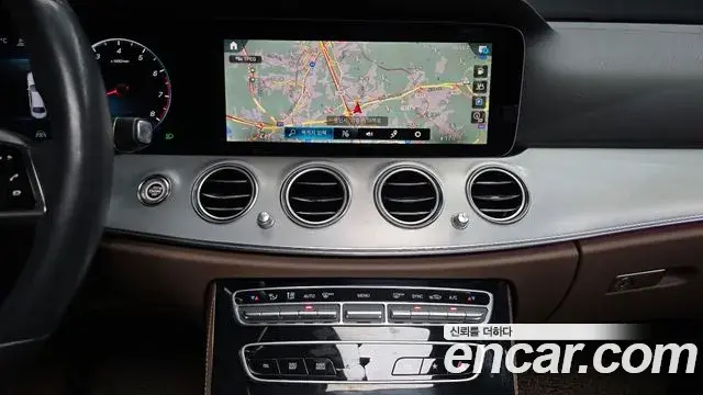 Mercedes-Benz E-Class 2021 — Фото 13/20