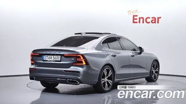 Volvo S60 2019 — Photo 7/37
