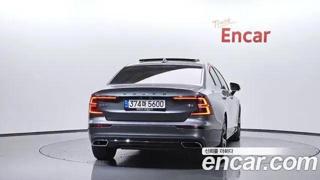 Volvo S60 2019 — Photo 14/37