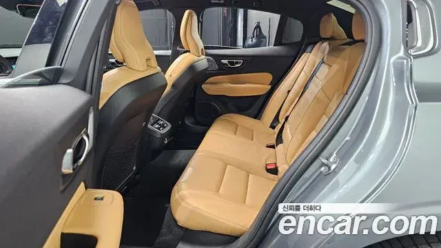 Volvo S60 2019 — Photo 28/37