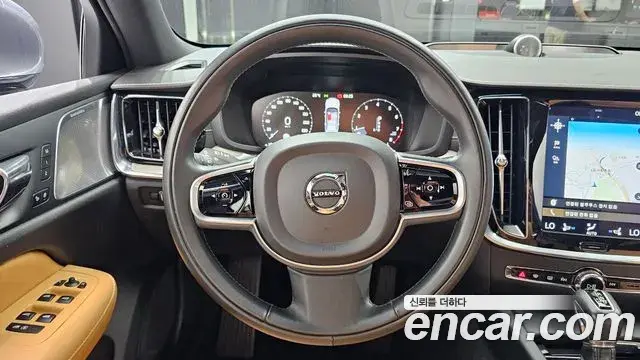 Volvo S60 2019 — Photo 13/37