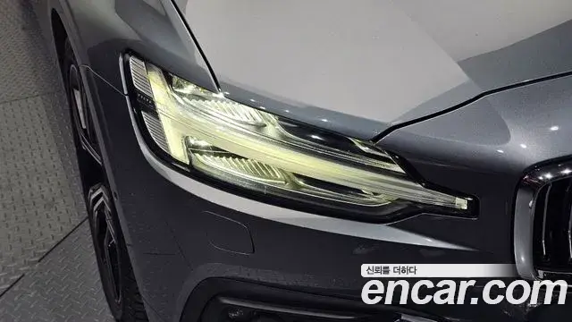 Volvo S60 2019 — Photo 33/37