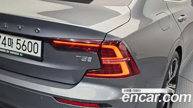 Volvo S60 2019 — Photo 36/37