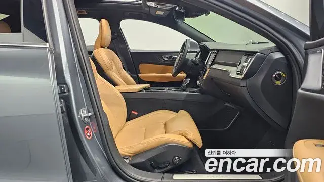 Volvo S60 2019 — Photo 5/37