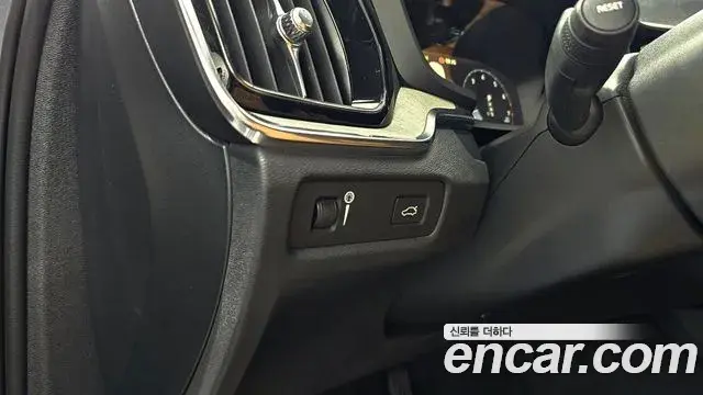 Volvo S60 2019 — Photo 31/37