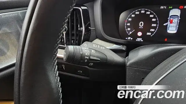 Volvo S60 2019 — Photo 22/37
