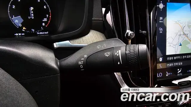 Volvo S60 2019 — Photo 1/37