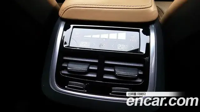 Volvo S60 2019 — Photo 12/37