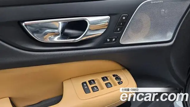 Volvo S60 2019 — Photo 19/37