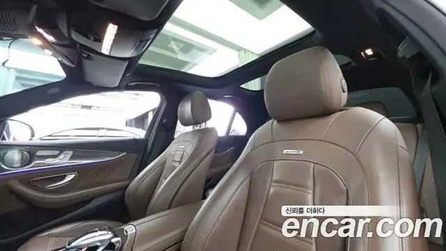 Mercedes-Benz E-Class 2019 — Фото 18/20