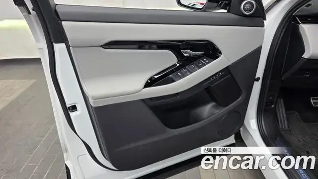 Land Rover Range Rover Evoque 2025 — ფოტო 25/31