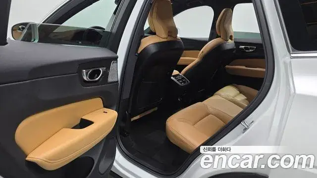 Volvo XC60 2019 — Фото 12/20