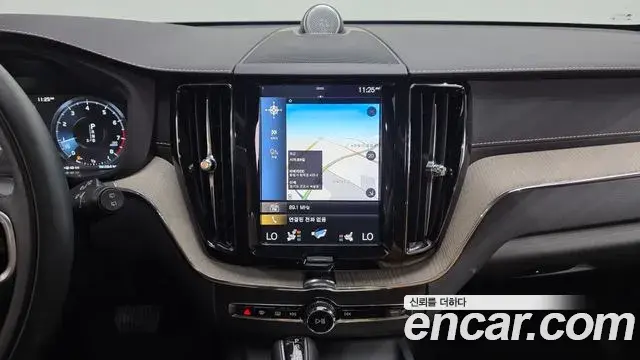 Volvo XC60 2019 — Фото 13/20