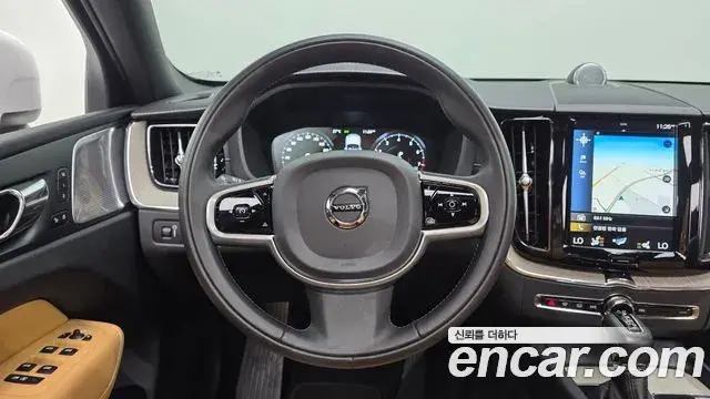 Volvo XC60 2019 — Фото 14/20