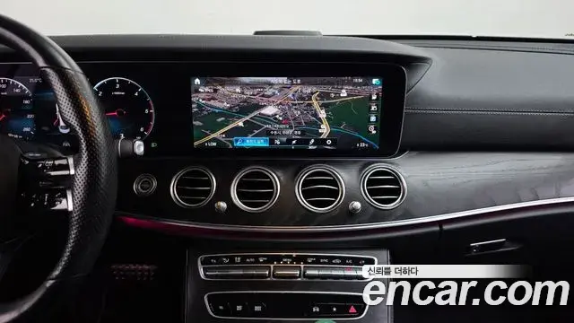 Mercedes-Benz E-Class 2021 — Фото 13/20