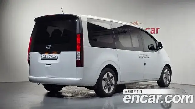 Hyundai Staria 2024 — Фото 2/20
