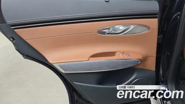 Genesis GV70 2023 — Şəkil 35/36