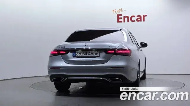 Mercedes-Benz E-Class 2023 — Фото 4/20