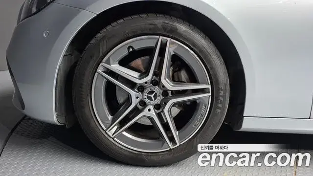 Mercedes-Benz E-Class 2023 — Фото 5/20